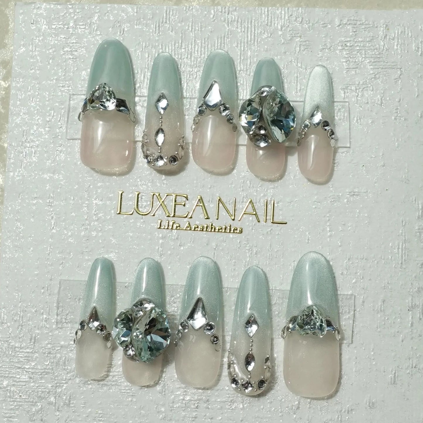 Luxy-Green-Oval-30mm-Press On Nail