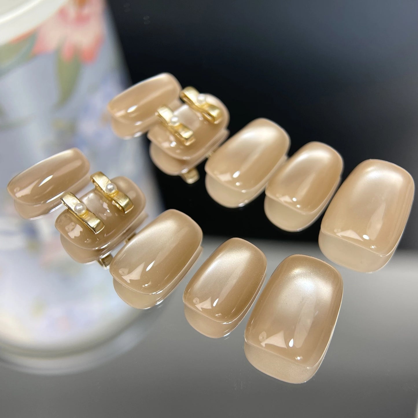 Classy-Gold-Squoval-15mm-Press On Nail