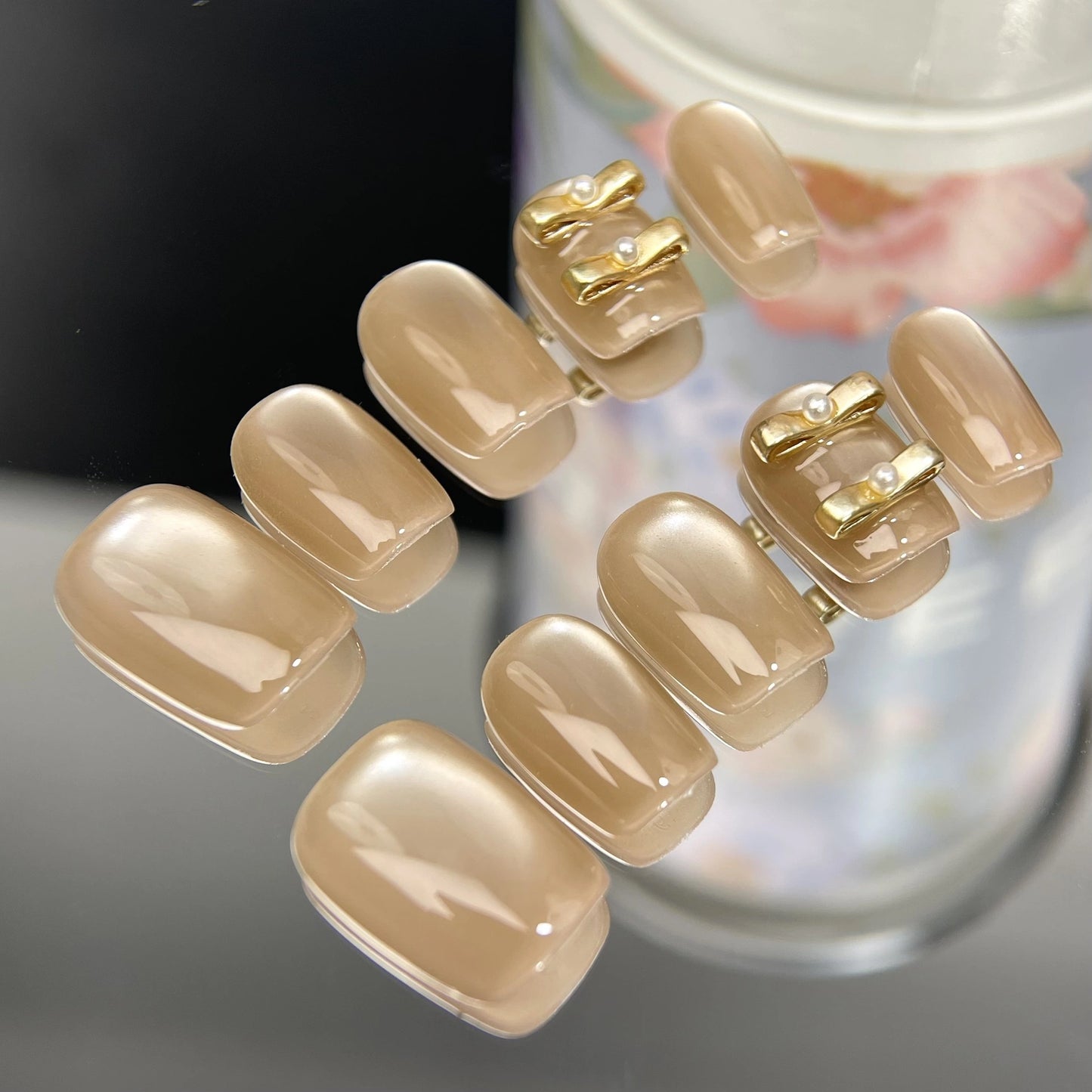 Classy-Gold-Squoval-15mm-Press On Nail